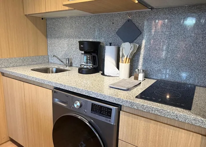 Praga 1 New 1br Fast Wifi Great Location