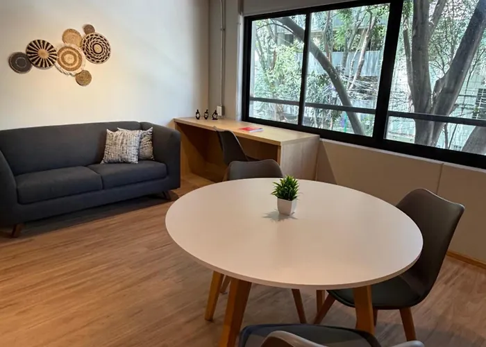 Praga 1 New 1br Fast Wifi Great Location *