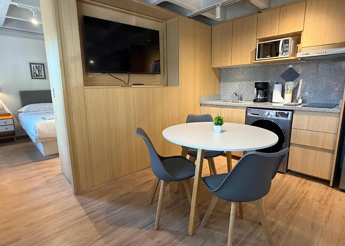 Praga 1 New 1br Fast Wifi Great Location *