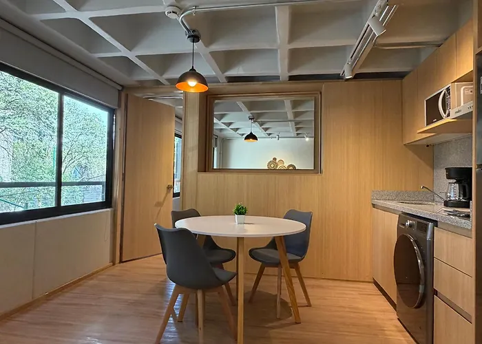 Praga 1 New 1br Fast Wifi Great Location *